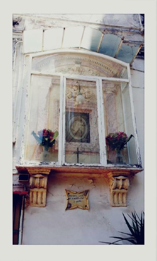 Appartement Il Volo Del Gabbiano à Naples Extérieur photo