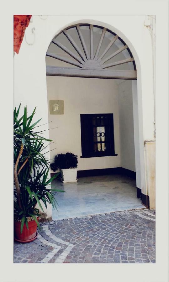 Appartement Il Volo Del Gabbiano à Naples Extérieur photo