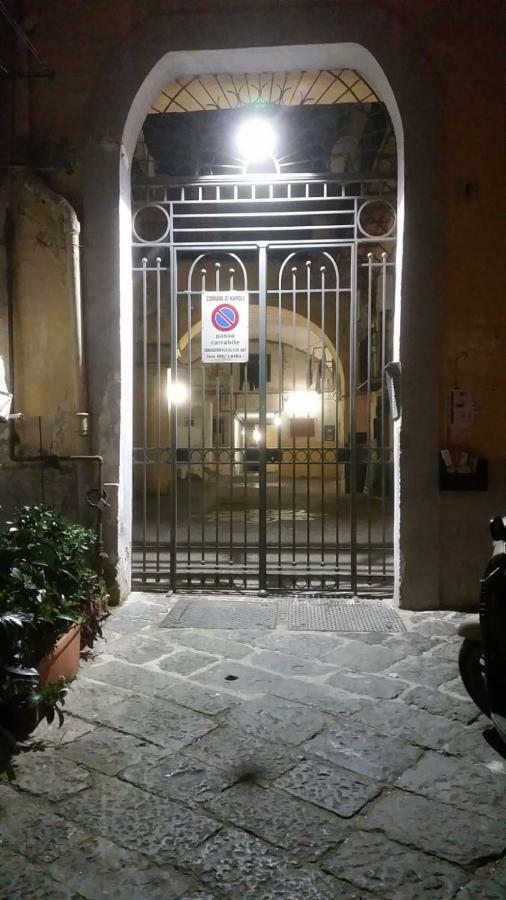 Appartement Il Volo Del Gabbiano à Naples Extérieur photo