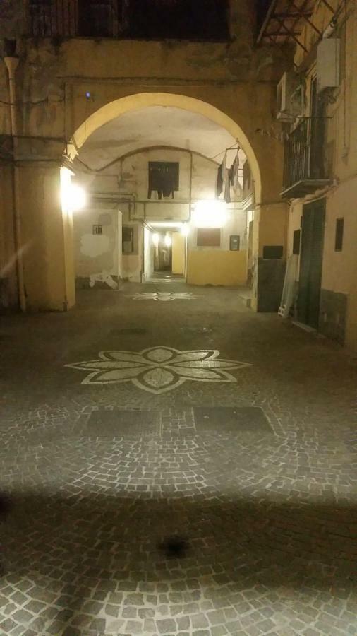 Appartement Il Volo Del Gabbiano à Naples Extérieur photo