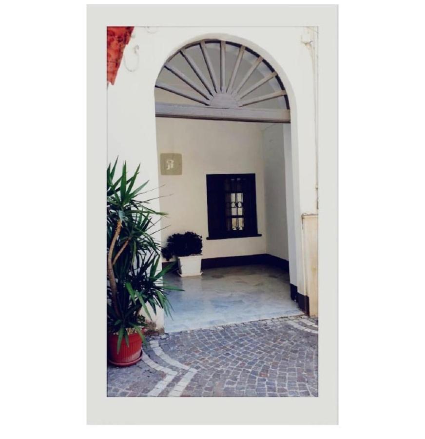 Appartement Il Volo Del Gabbiano à Naples Extérieur photo